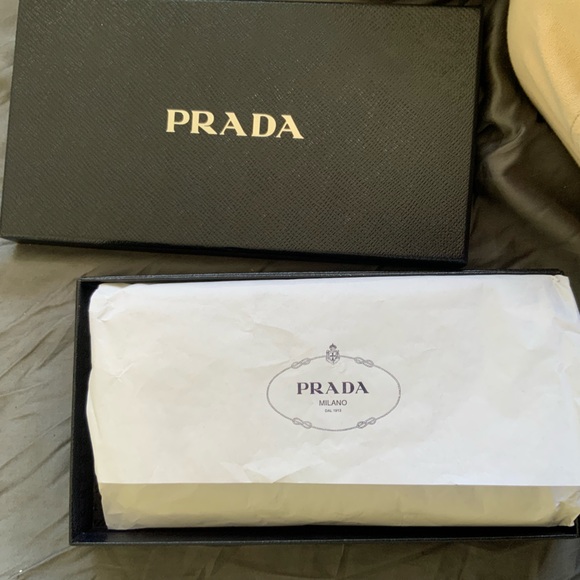 Gorgeous blue PRADA wallet - - Picture 3 of 7